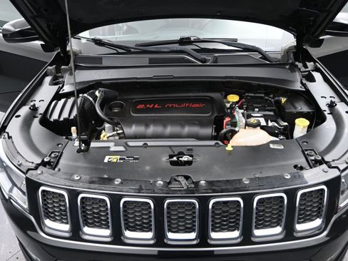 Used 2018 Jeep Compass Latitude w/ Cold Weather Group image 16