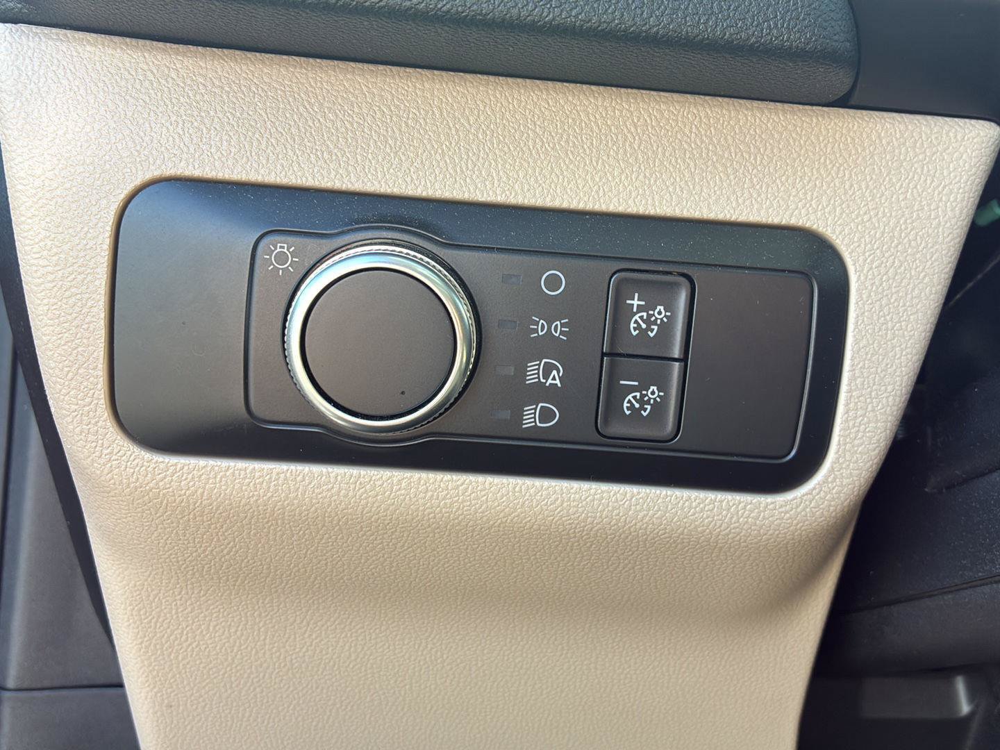 Used 2020 Ford Escape SE FWD image 18