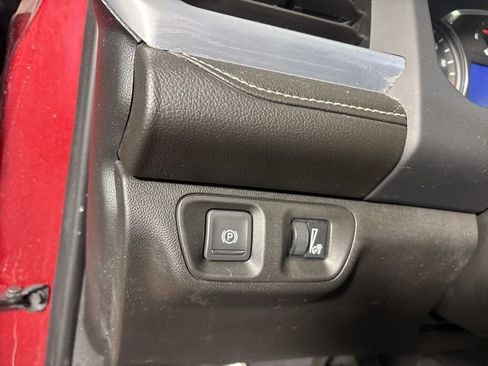 Used 2021 GMC Acadia SLT w/ Elevation Edition image 16