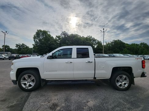 Used 2017 Chevrolet Silverado 1500 Custom w/ Custom Convenience Package AWD/4WD image 2