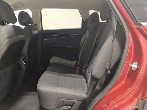 Used 2016 Kia Sorento LX w/ LX Convenience Package image 18