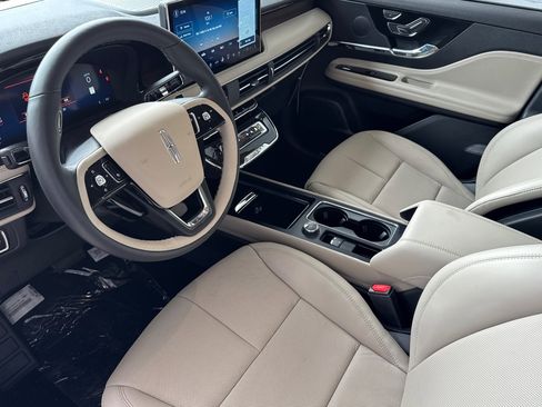 New 2025 Lincoln Corsair Reserve w/ Rear Removable Package Tray image 8