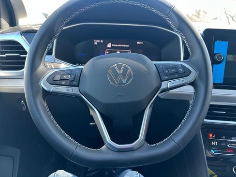 New 2026 Volkswagen Taos SE image 7