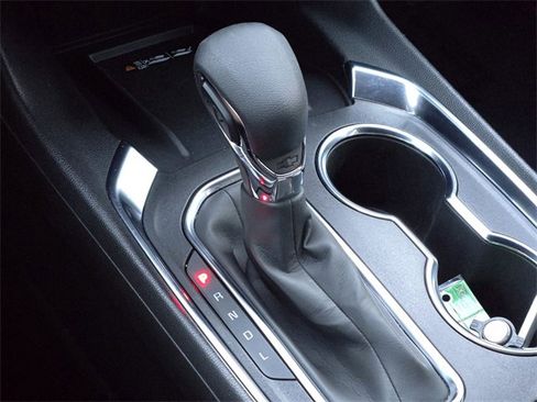 Used 2023 Chevrolet Traverse LT image 21