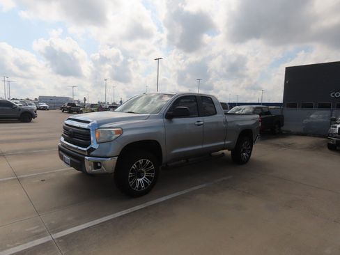 Used 2014 Toyota Tundra SR5 w/ SR5 Upgrade Package RWD image 2