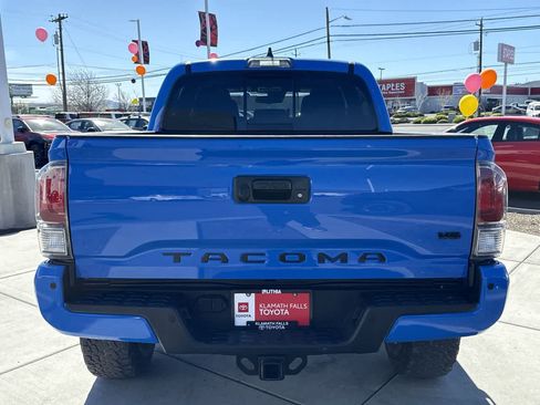 Used 2020 Toyota Tacoma TRD Off-Road w/ Technology Package image 4