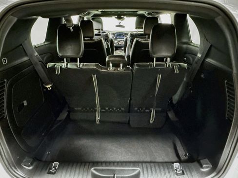 Used 2023 Chrysler Pacifica Limited w/ Uconnect Theater Family Group FWD image 25