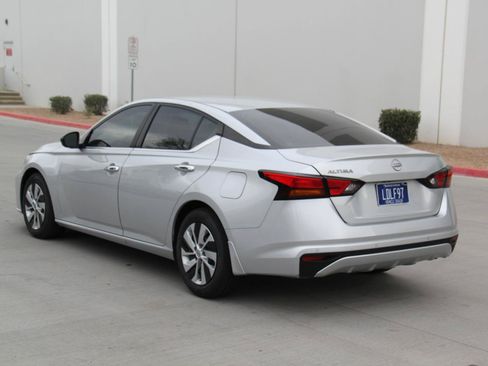 Used 2024 Nissan Altima 2.5 S FWD image 7