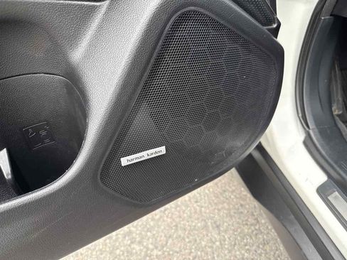 Used 2017 Subaru Outback 3.6R Limited image 12