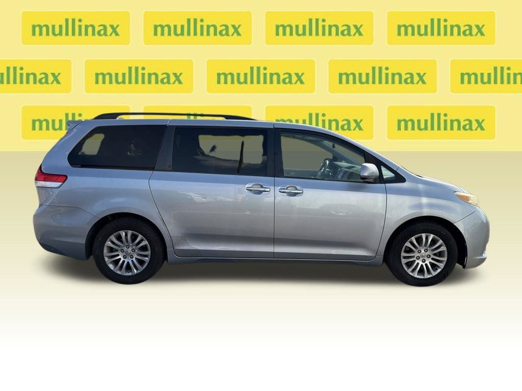 Used 2011 Toyota Sienna XLE w/ Premium Pkg FWD image 12