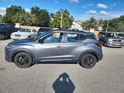 Used 2021 Nissan Kicks SR w/ SR Premium Package image 2