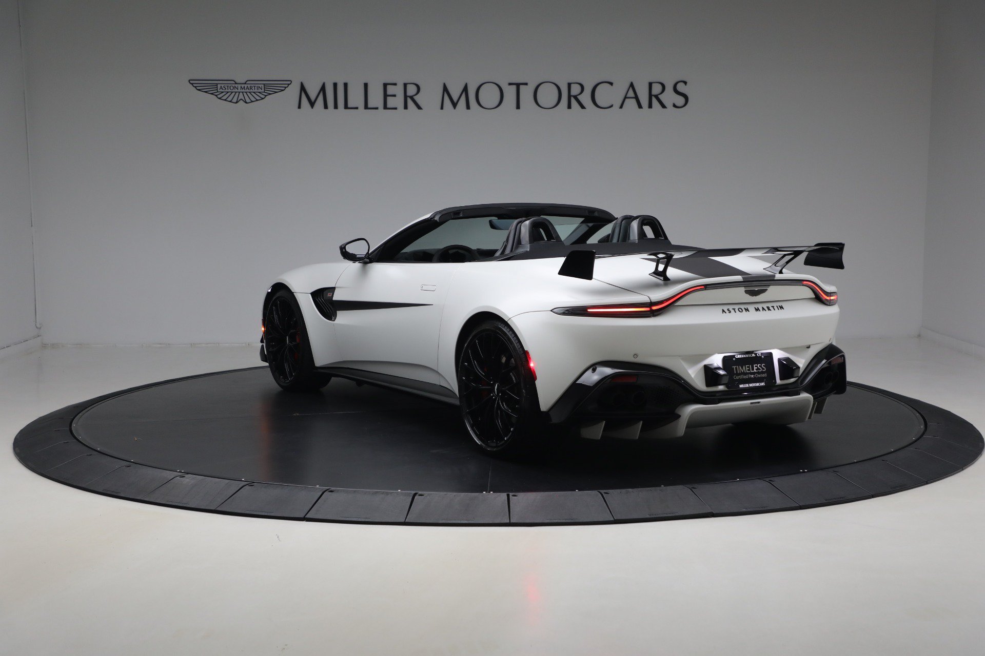 Used 2023 Aston Martin V8 Vantage Roadster RWD image 5