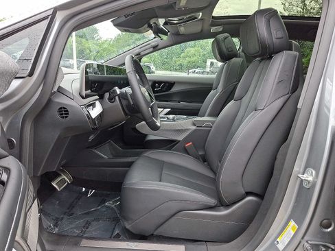 Certified 2025 Cadillac Optiq Sport 2 w/ LPO, Floor Liner Package AWD/4WD image 17