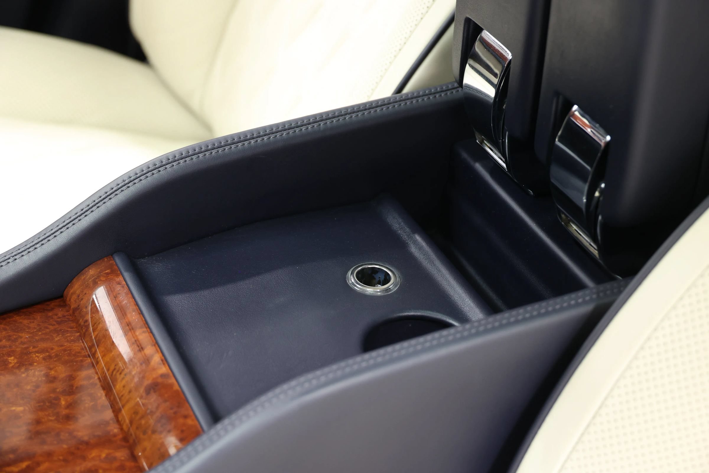 Used 2017 Bentley Mulsanne RWD image 26