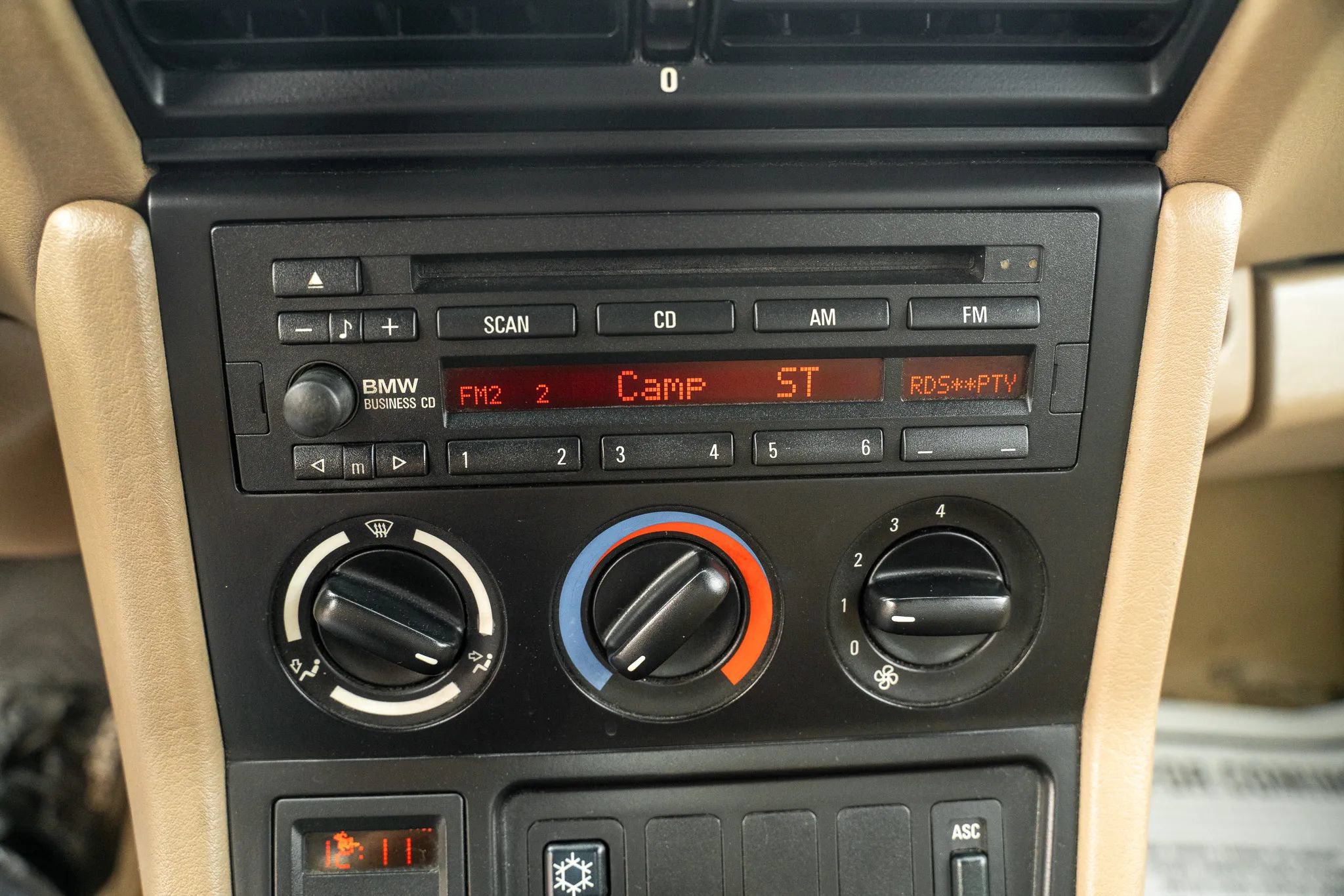 Used 1999 BMW Z3 2.5i RWD image 23