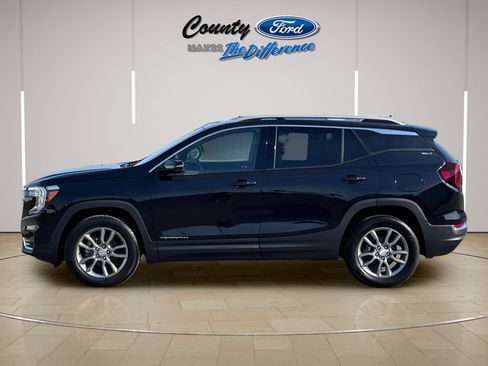 Used 2023 GMC Terrain SLT w/ Infotainment Package II AWD/4WD image 3