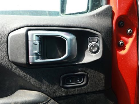 Used 2020 Jeep Wrangler Unlimited Sahara image 19