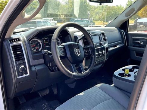 Used 2016 RAM 3500 SLT RWD image 10