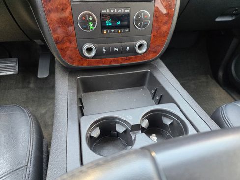 Used 2012 Chevrolet Suburban LT RWD image 20