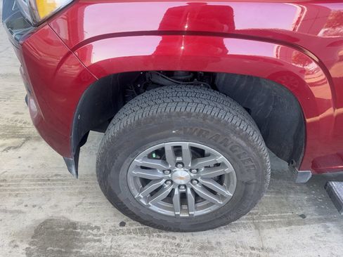 Used 2024 Chevrolet Colorado LT w/ LT Convenience Package II image 2