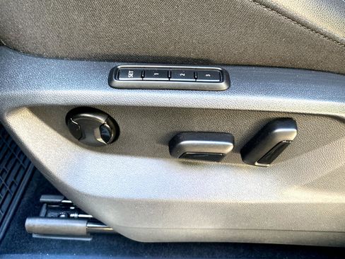 Used 2020 Volkswagen Tiguan SEL Premium R-Line image 31