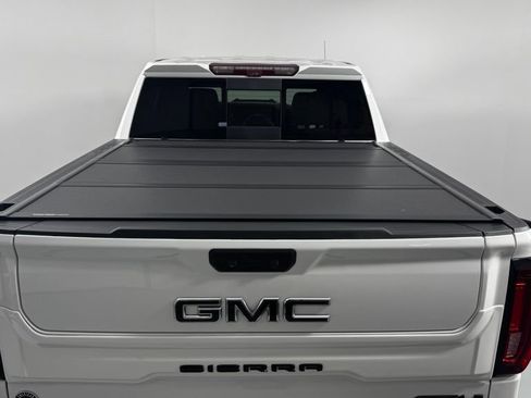 Used 2023 GMC Sierra 1500 AT4 w/ AT4 Premium Package AWD/4WD image 8