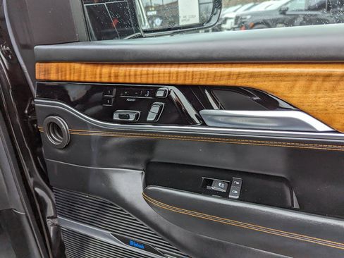 Used 2022 Jeep Grand Wagoneer Series III w/ Rear Seat Video Group 1 image 35