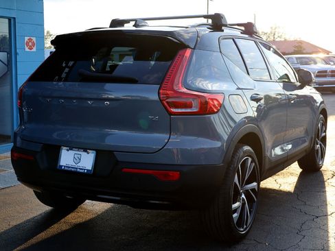 Used 2022 Volvo XC40 T4 R-Design w/ Advanced Package image 6