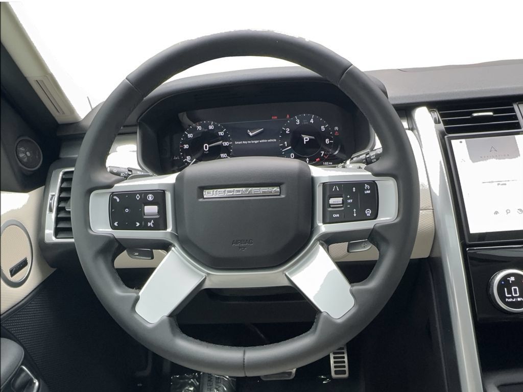Used 2025 Land Rover Discovery Dynamic SE AWD/4WD image 40