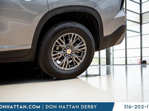 Used 2025 Chevrolet Traverse LT AWD/4WD image 29