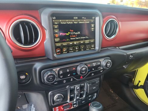 Used 2023 Jeep Gladiator Rubicon w/ Cold Weather Group image 13