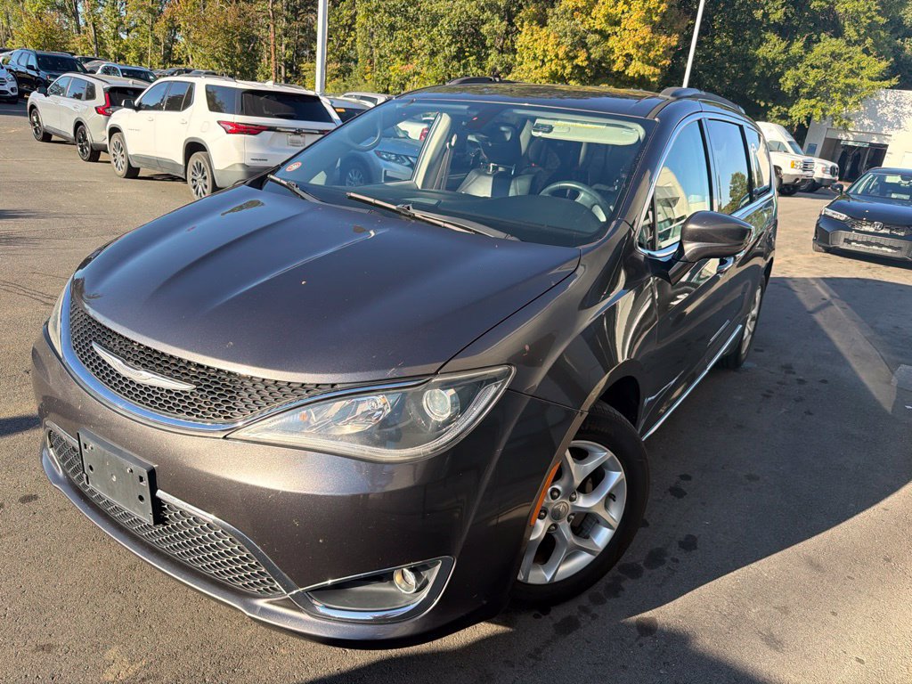 Used 2017 Chrysler Pacifica Touring-L w/ Tire & Wheel Group FWD image 24