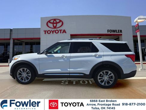 Used 2021 Ford Explorer Limited AWD/4WD image 2
