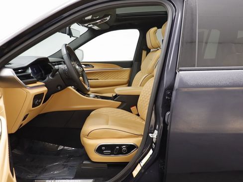 Used 2024 Jeep Grand Cherokee L Summit image 5