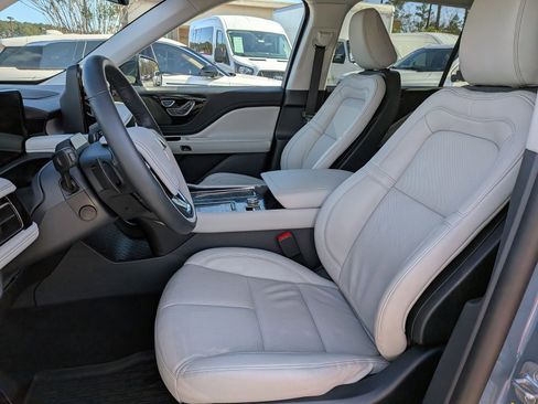 Certified 2025 Lincoln Aviator Reserve image 21