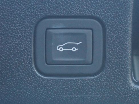 Used 2025 Chevrolet Equinox EV LT w/ Convenience Package image 19