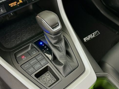 Used 2022 Toyota RAV4 XLE Premium AWD/4WD image 21