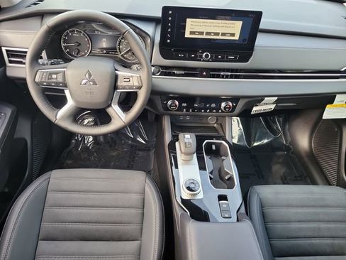 New 2026 Mitsubishi Outlander SE image 17