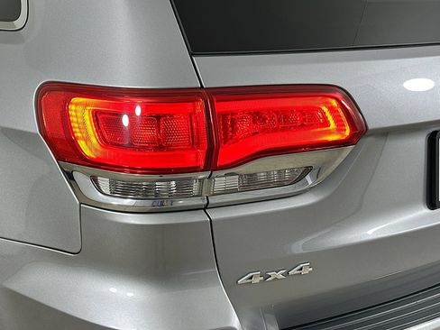 Used 2016 Jeep Grand Cherokee Limited AWD/4WD image 12