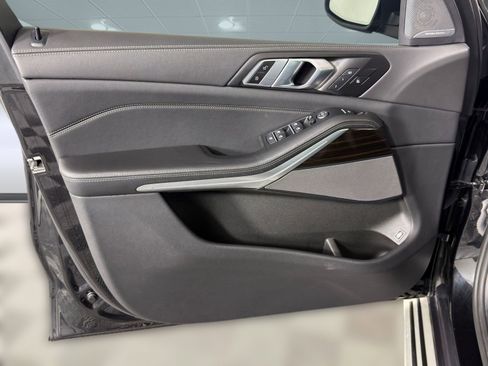 Used 2025 BMW X5 xDrive50e image 11