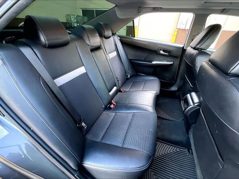 Used 2014 Toyota Camry SE image 18