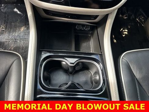 Used 2022 Chrysler Pacifica Limited w/ Uconnect Theater Family Group AWD/4WD image 23