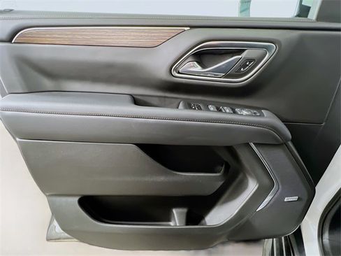 Used 2023 Chevrolet Suburban High Country image 34