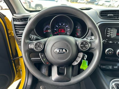 Used 2015 Kia Soul + image 13