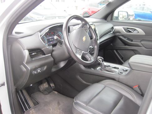 Used 2022 Chevrolet Traverse LT image 11