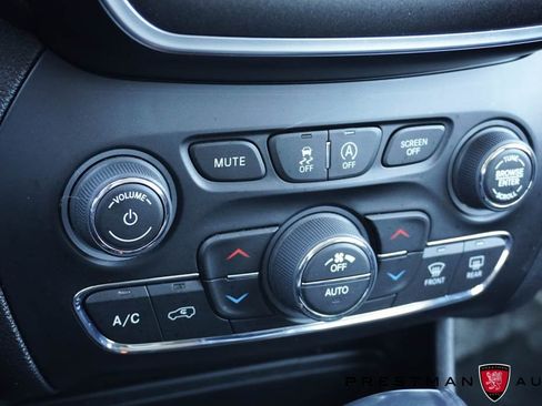 Used 2019 Jeep Cherokee Trailhawk w/ Cold Weather Group image 32