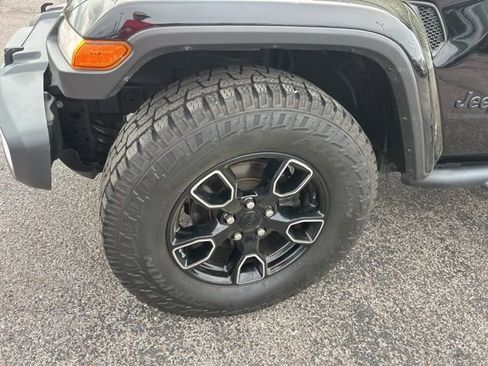 Used 2021 Jeep Gladiator Sport image 10