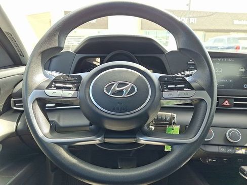 Used 2023 Hyundai Elantra SE image 18