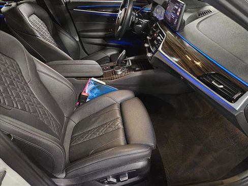 Used 2021 BMW 530i xDrive w/ M Sport Package image 22