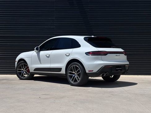 Certified 2024 Porsche Macan S AWD/4WD image 3